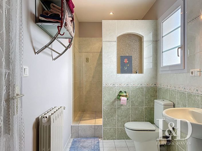 Image No.12-4 Bed House for sale