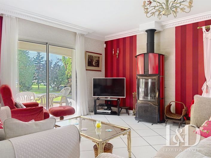 Image No.2-4 Bed House for sale