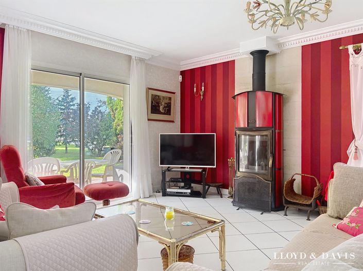 Image No.2-4 Bed House for sale