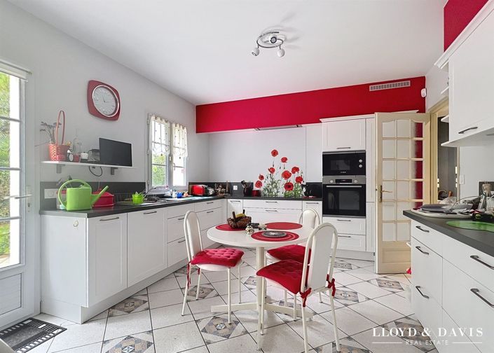 Image No.7-4 Bed House for sale