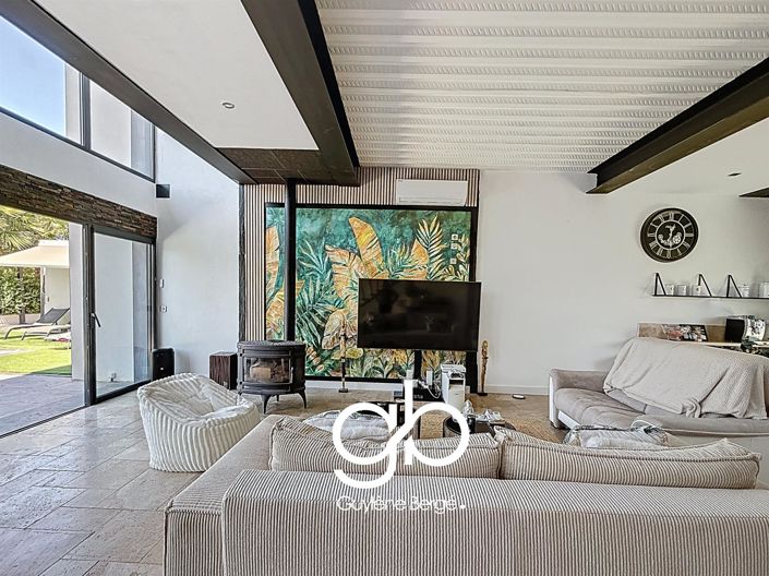 Image No.2-4 Bed House for sale