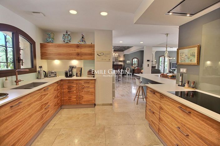 Image No.6-7 Bed House for sale