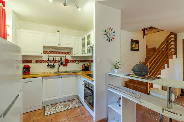 Image No.8-2 Bed House for sale