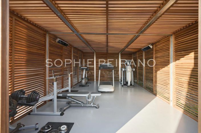 Image No.15-6 Bed House for sale