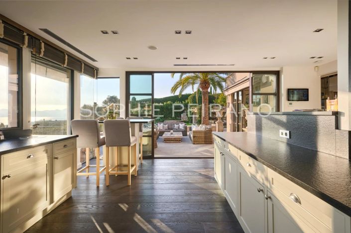 Image No.7-6 Bed House for sale