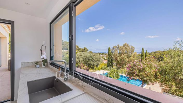 Image No.10-7 Bed House for sale