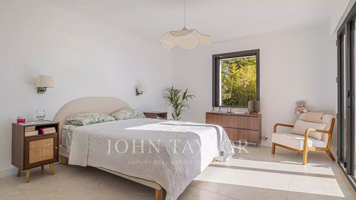 Image No.11-7 Bed House for sale