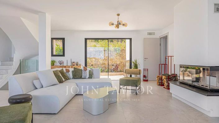 Image No.7-7 Bed House for sale