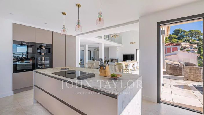 Image No.9-7 Bed House for sale