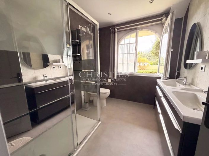 Image No.18-3 Bed Apartment for sale