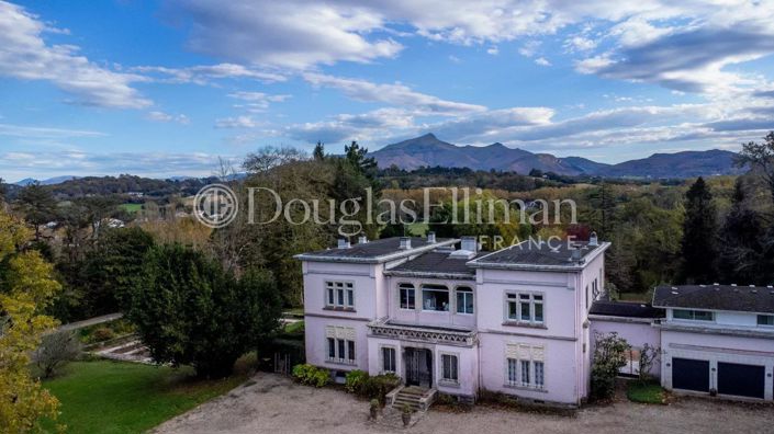 Image No.1-10 Bed House for sale