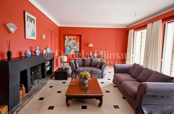 Image No.5-10 Bed House for sale