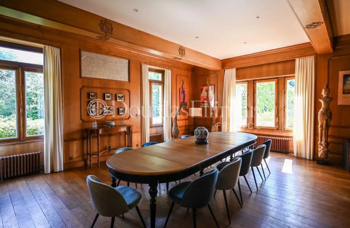 Image No.8-10 Bed House for sale