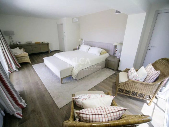 Image No.7-5 Bed House for sale