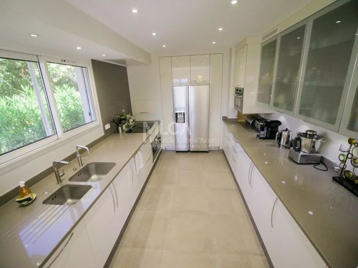 Image No.9-5 Bed House for sale