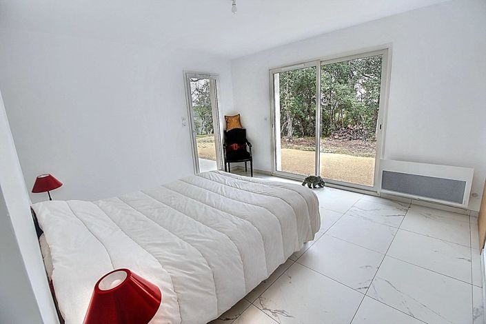 Image No.10-3 Bed House for sale