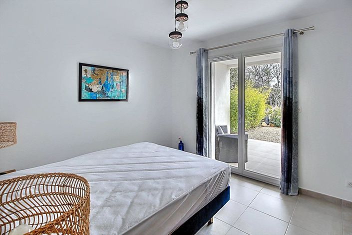 Image No.11-3 Bed House for sale