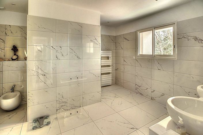 Image No.12-3 Bed House for sale