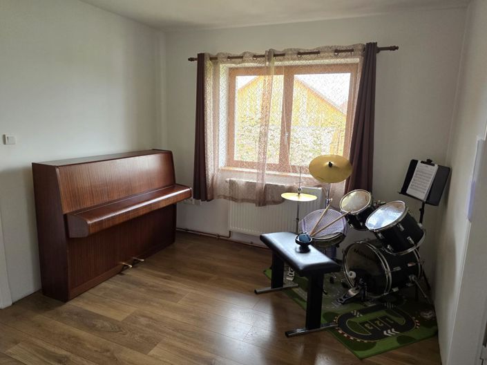 Image No.10-7 Bed House for sale