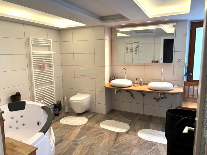 Image No.5-7 Bed House for sale