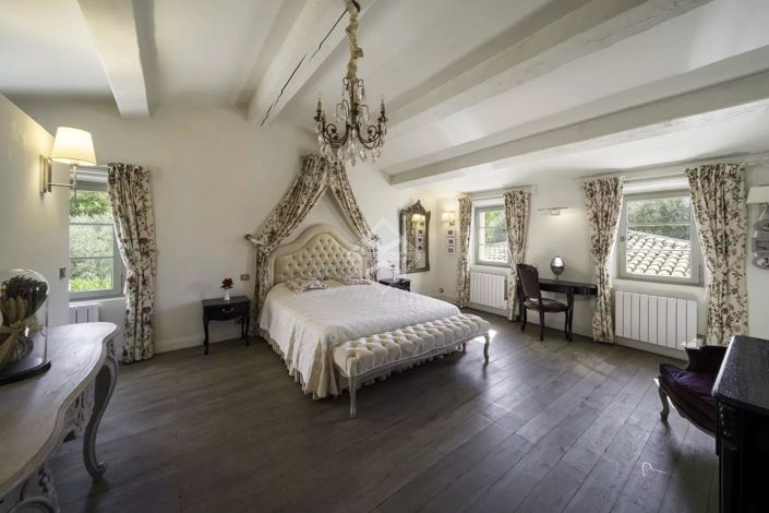 Image No.11-7 Bed House for sale