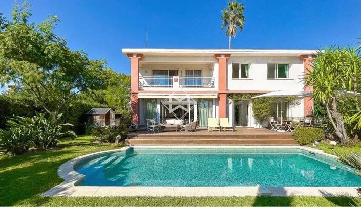 Image No.1-4 Bed House for sale