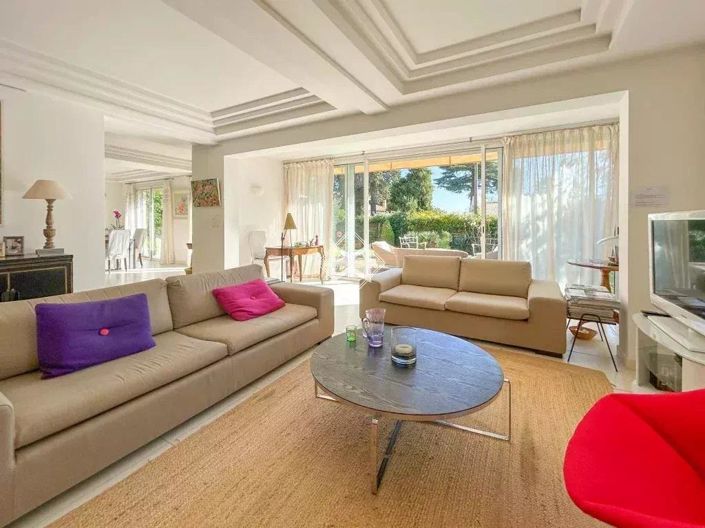 Image No.3-4 Bed House for sale