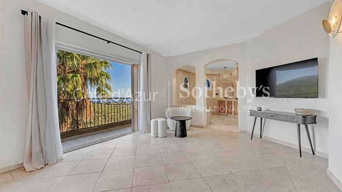 Image No.13-8 Bed Property for sale