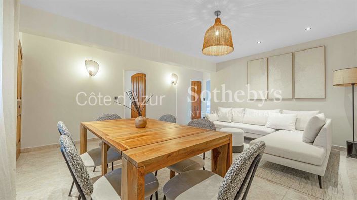 Image No.17-8 Bed Property for sale