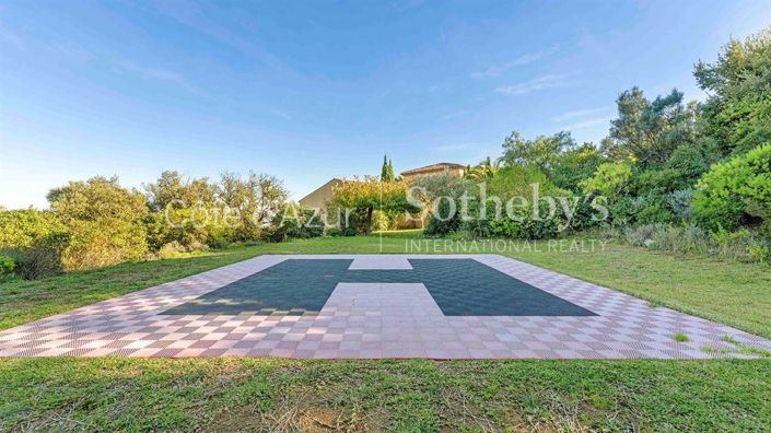 Image No.19-8 Bed Property for sale