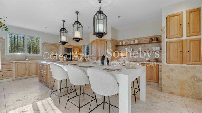 Image No.7-8 Bed Property for sale