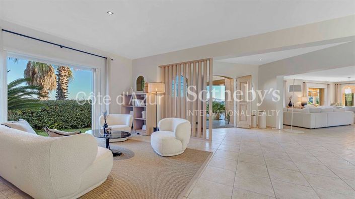 Image No.8-8 Bed Property for sale