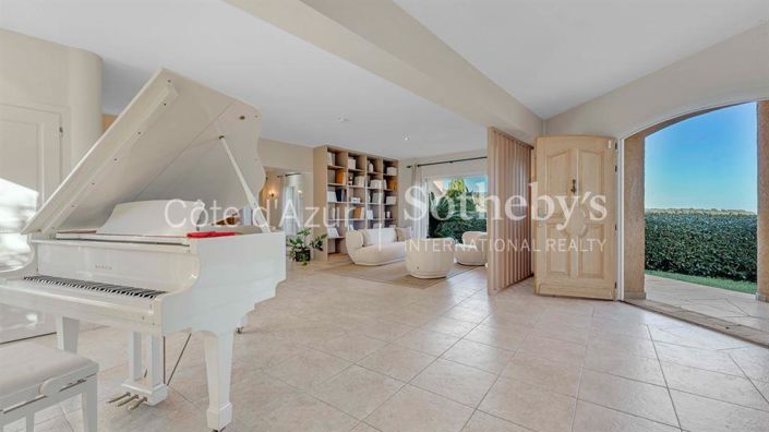 Image No.8-Propriété de 8 chambres à vendre à Grimaud