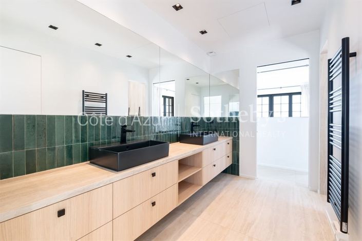 Image No.12-5 Bed House for sale