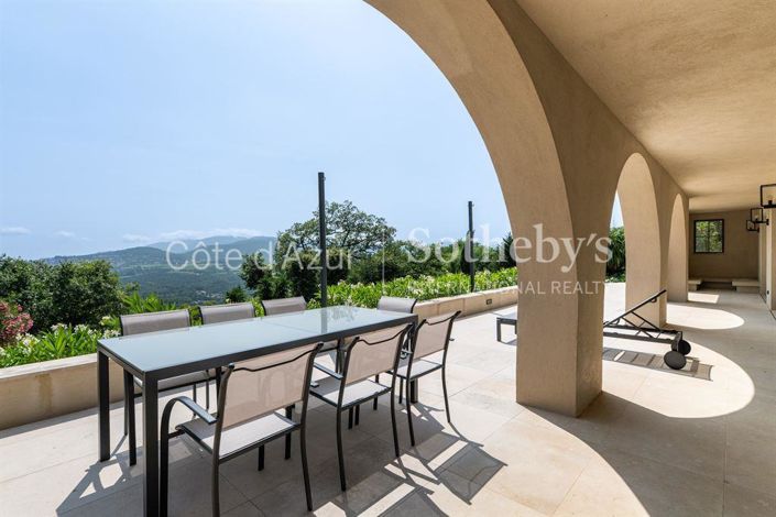 Image No.6-5 Bed House for sale