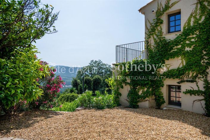 Image No.8-5 Bed House for sale