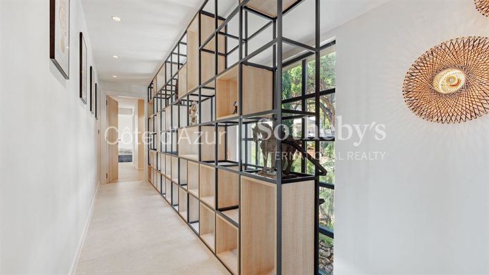 Image No.11-5 Bed Property for sale