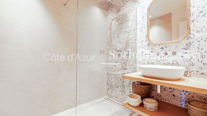 Image No.12-5 Bed Property for sale