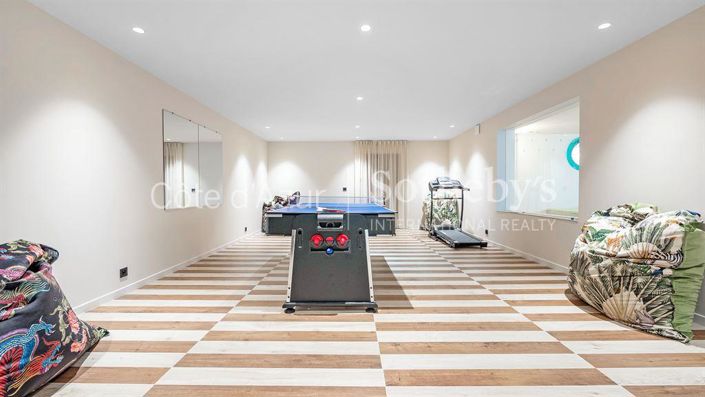 Image No.15-5 Bed Property for sale