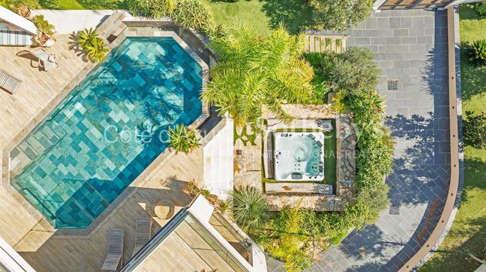 Image No.2-5 Bed Property for sale