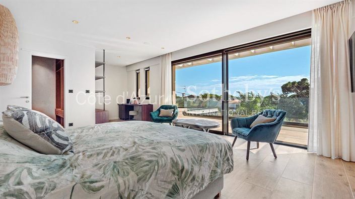 Image No.8-5 Bed Property for sale