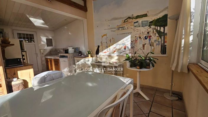 Image No.8-2 Bed House for sale