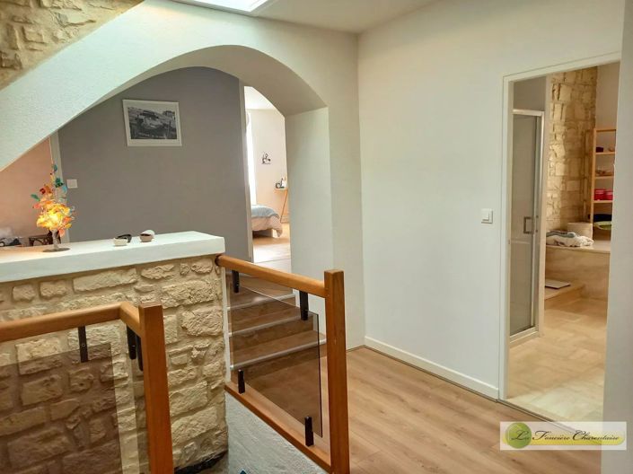 Image No.18-5 Bed House for sale