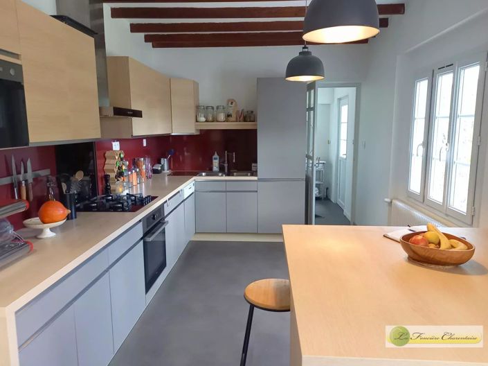 Image No.5-5 Bed House for sale