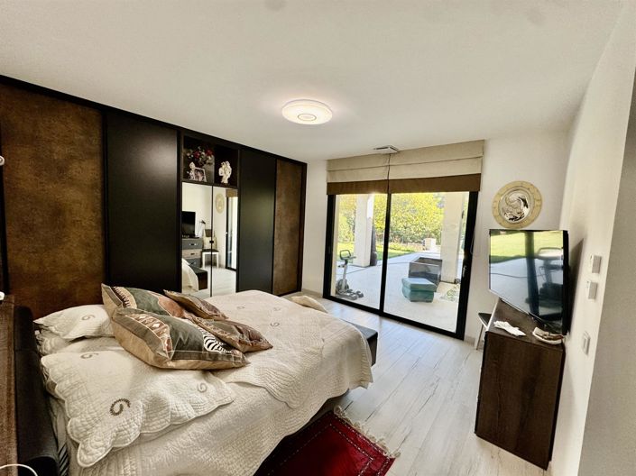 Image No.10-4 Bed House for sale