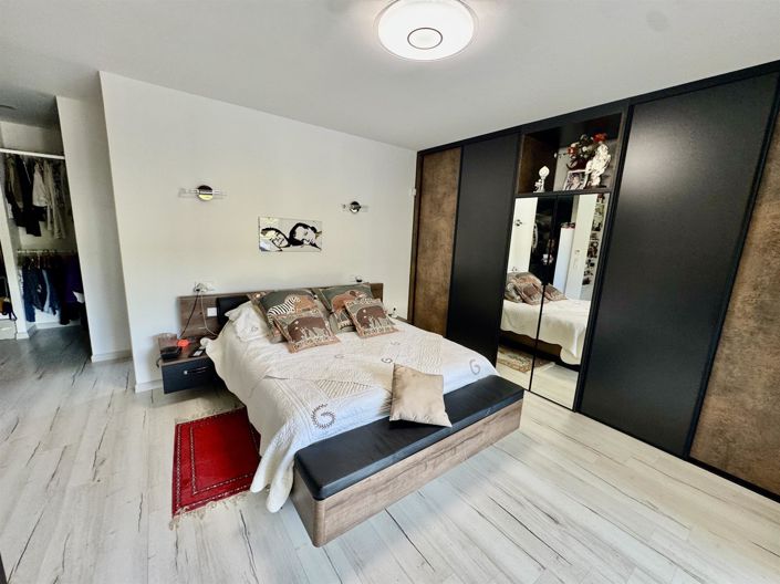 Image No.12-4 Bed House for sale