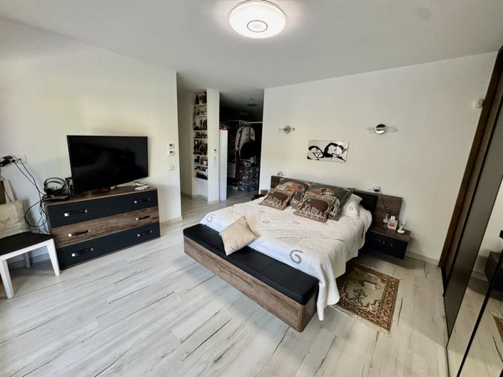 Image No.13-4 Bed House for sale