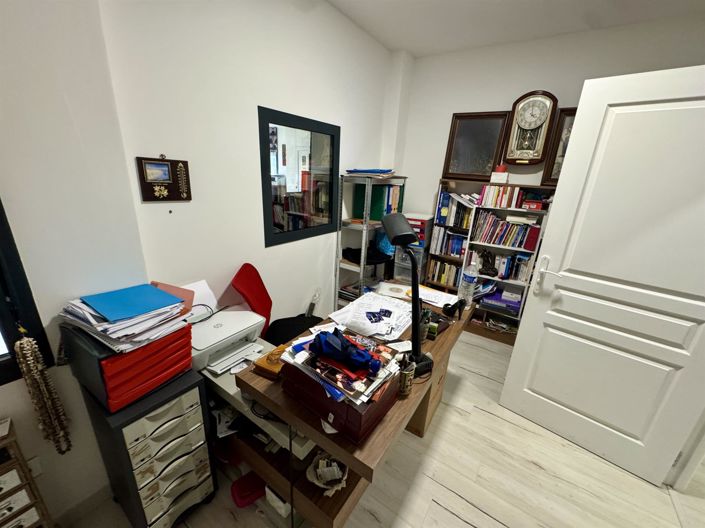 Image No.17-4 Bed House for sale