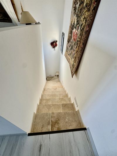 Image No.20-4 Bed House for sale