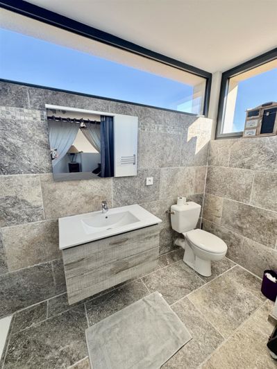 Image No.24-4 Bed House for sale